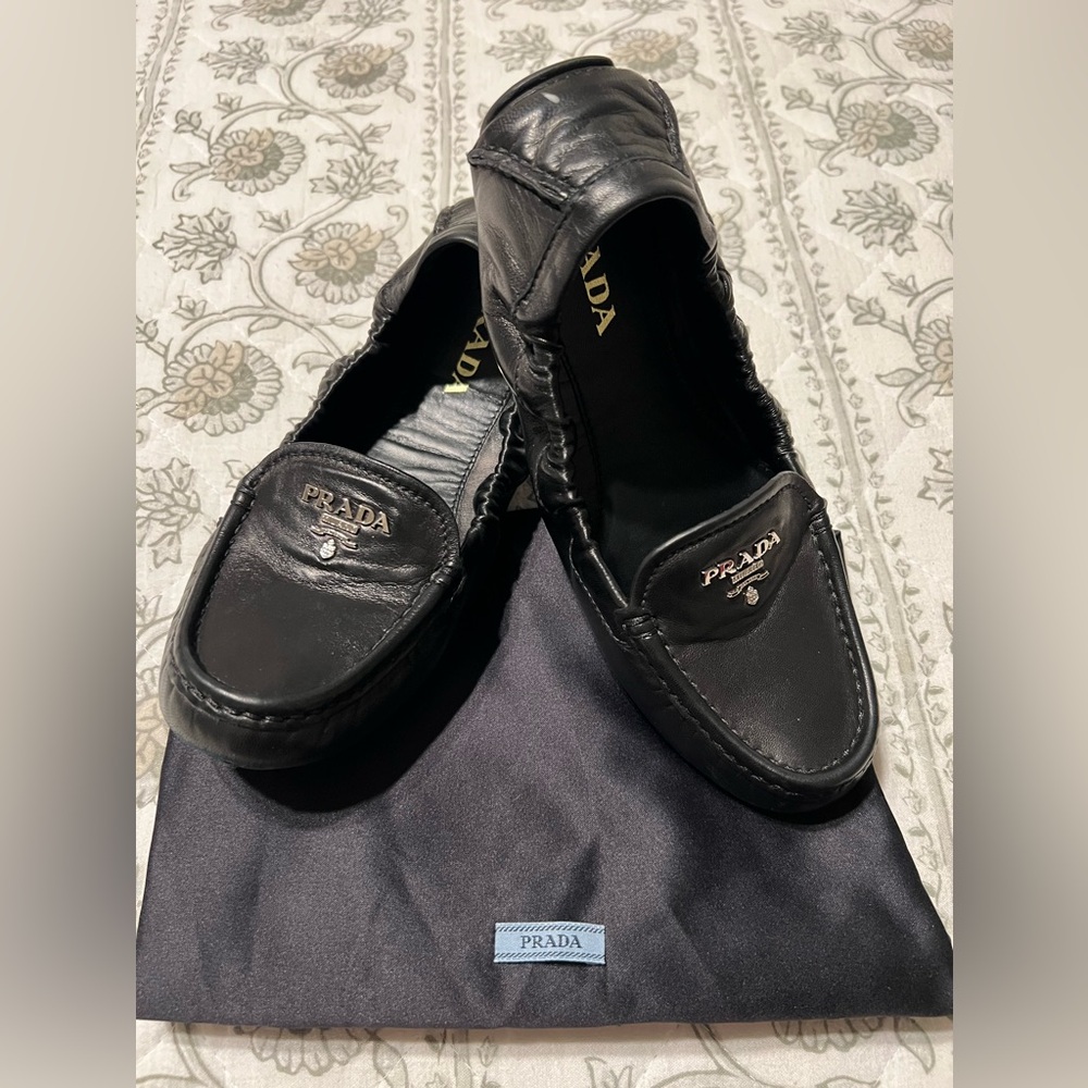 PRADA BLACK LEATHER SCRUNCH LOAFER FLATS SIZE 36 EU / 6 US